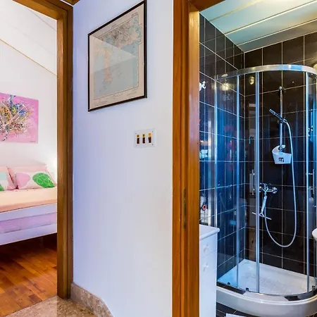Lily Apartman